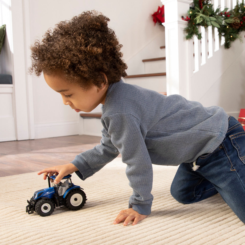 1:32 New Holland Scale T7.300 Tractor