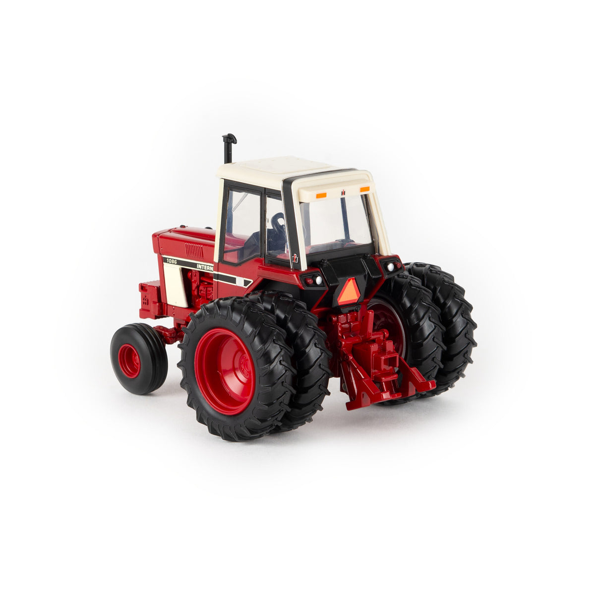 1:32 International Harvester 1086 Tractor with Rear Duals by ERTL