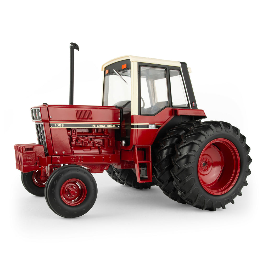 1:32 Case IH 966 Tractor with Fenders