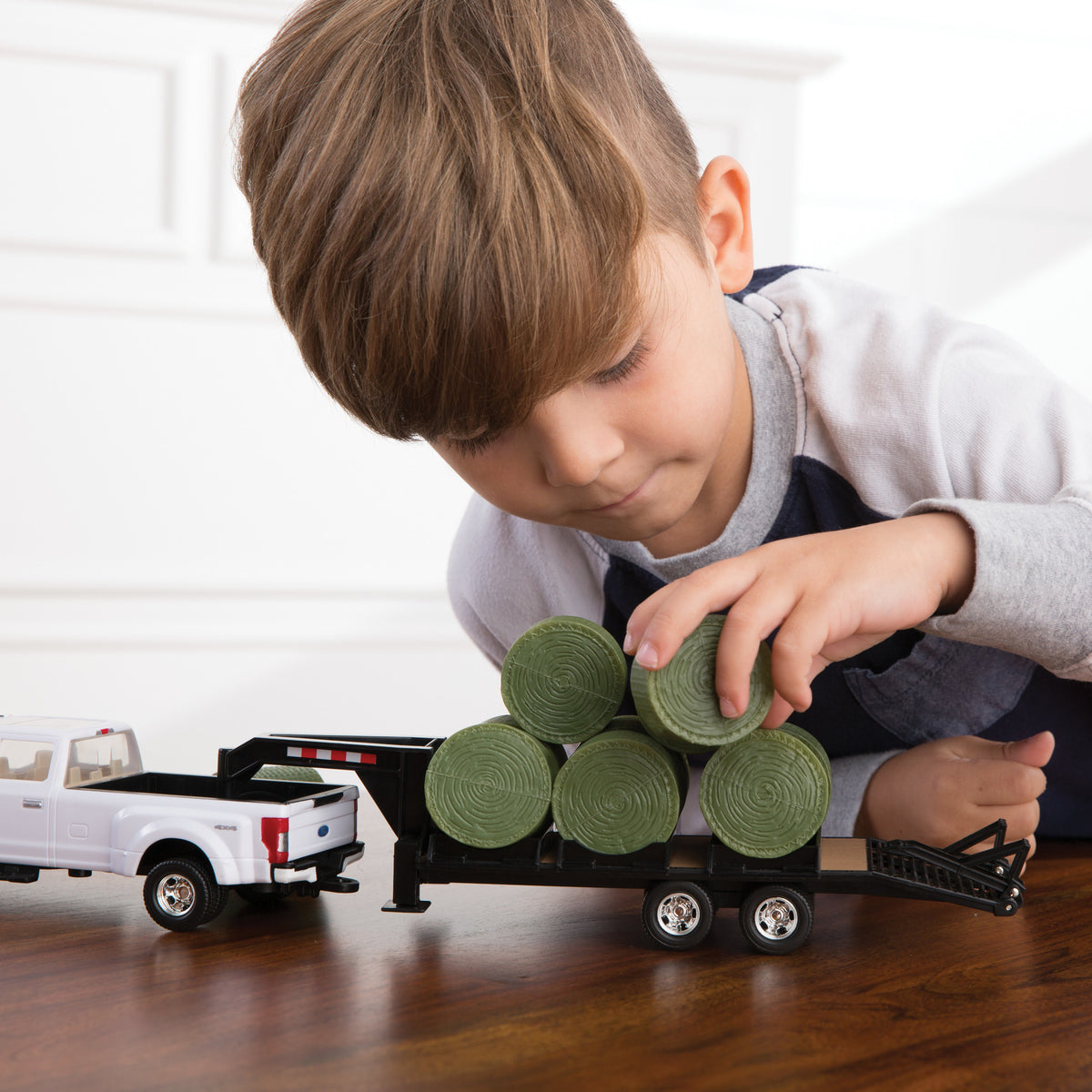 1:32 Ford Pickup Trailer & Bales