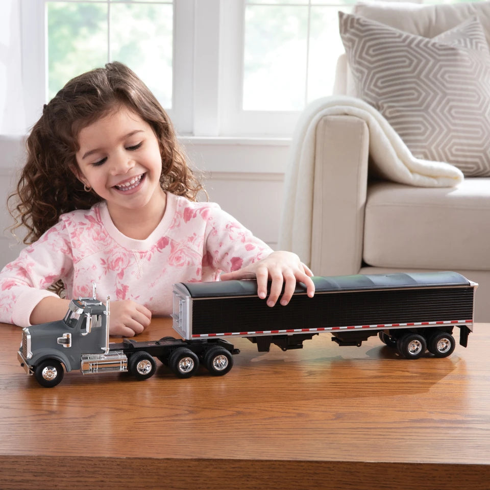 Freightliner 1:32 Scale 122SD Semi with Grain Trailer
