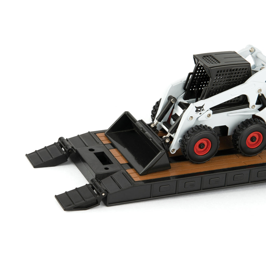 1:32 Peterbilt 579 Semi W/ Lowboy Trailer & Bobcat S450 Skid Loaders
