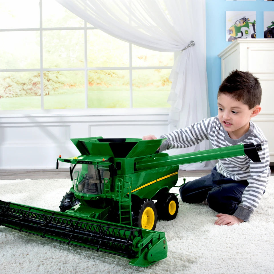 Big Farm Lights & Sounds John Deere 1:16 Scale S690 Combine with Corn and Draper Head